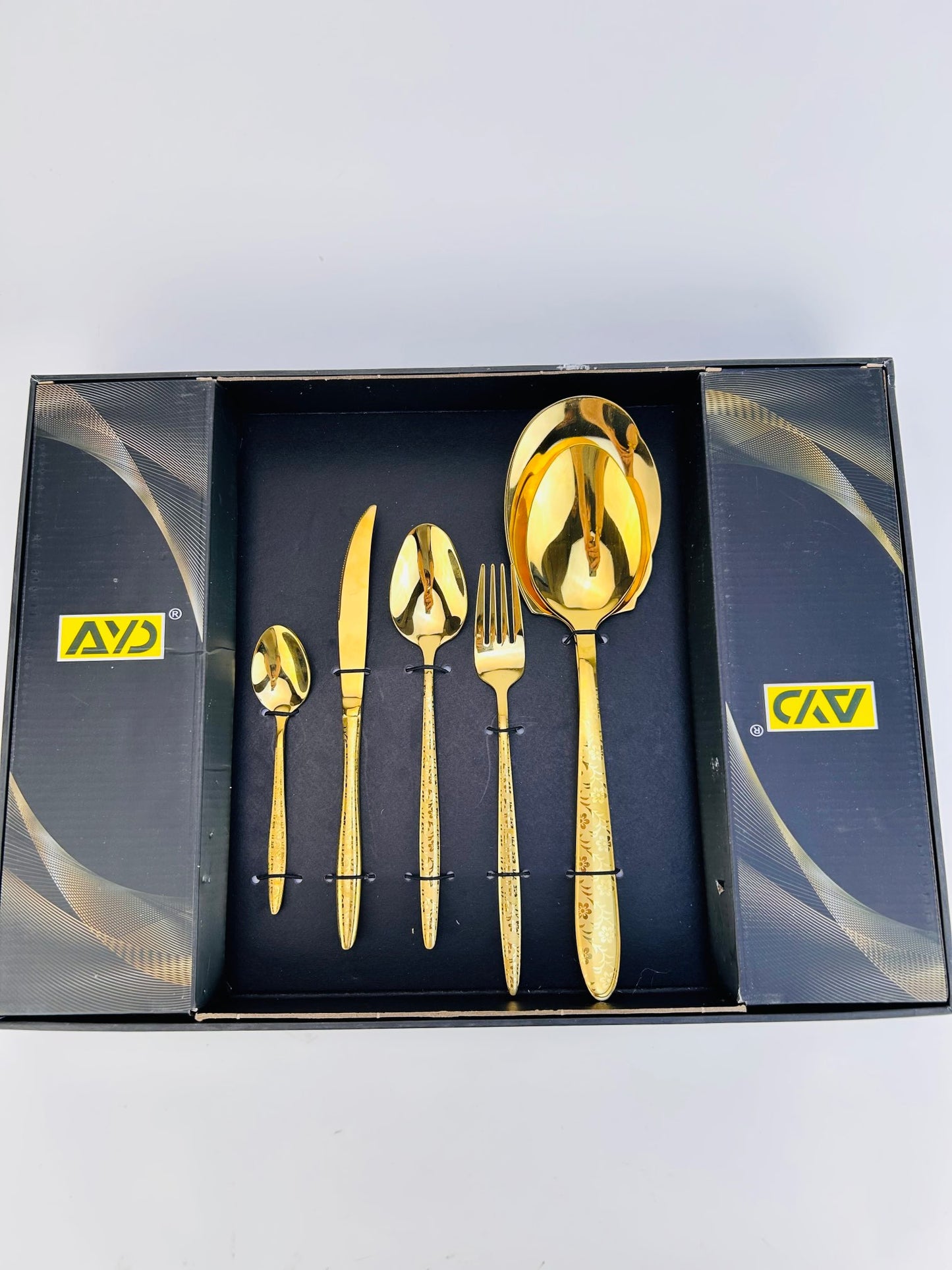 24 Pieces Cutlery Set